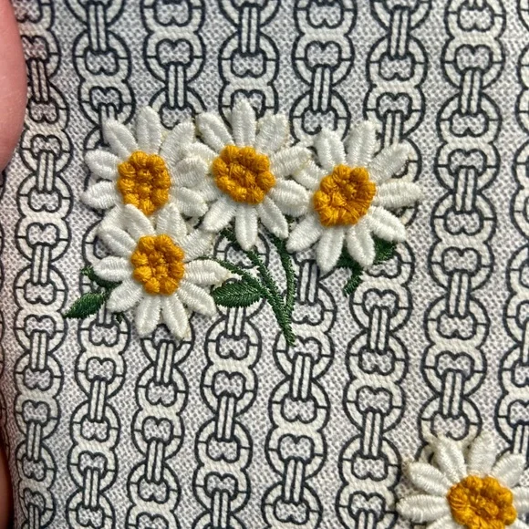NWOT Tory Burch Daisy Chain Embroidered Tote Bag - Picture 2 of 9